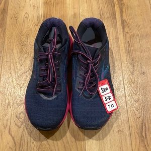 Brooks Ghost 12 running shoes.  NWOB. Size 7 Women’s